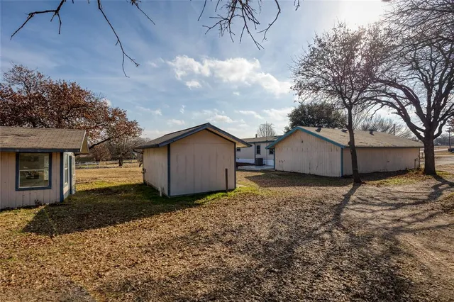 $305,000 | 156 Northwoods Court, Azle, TX 76020