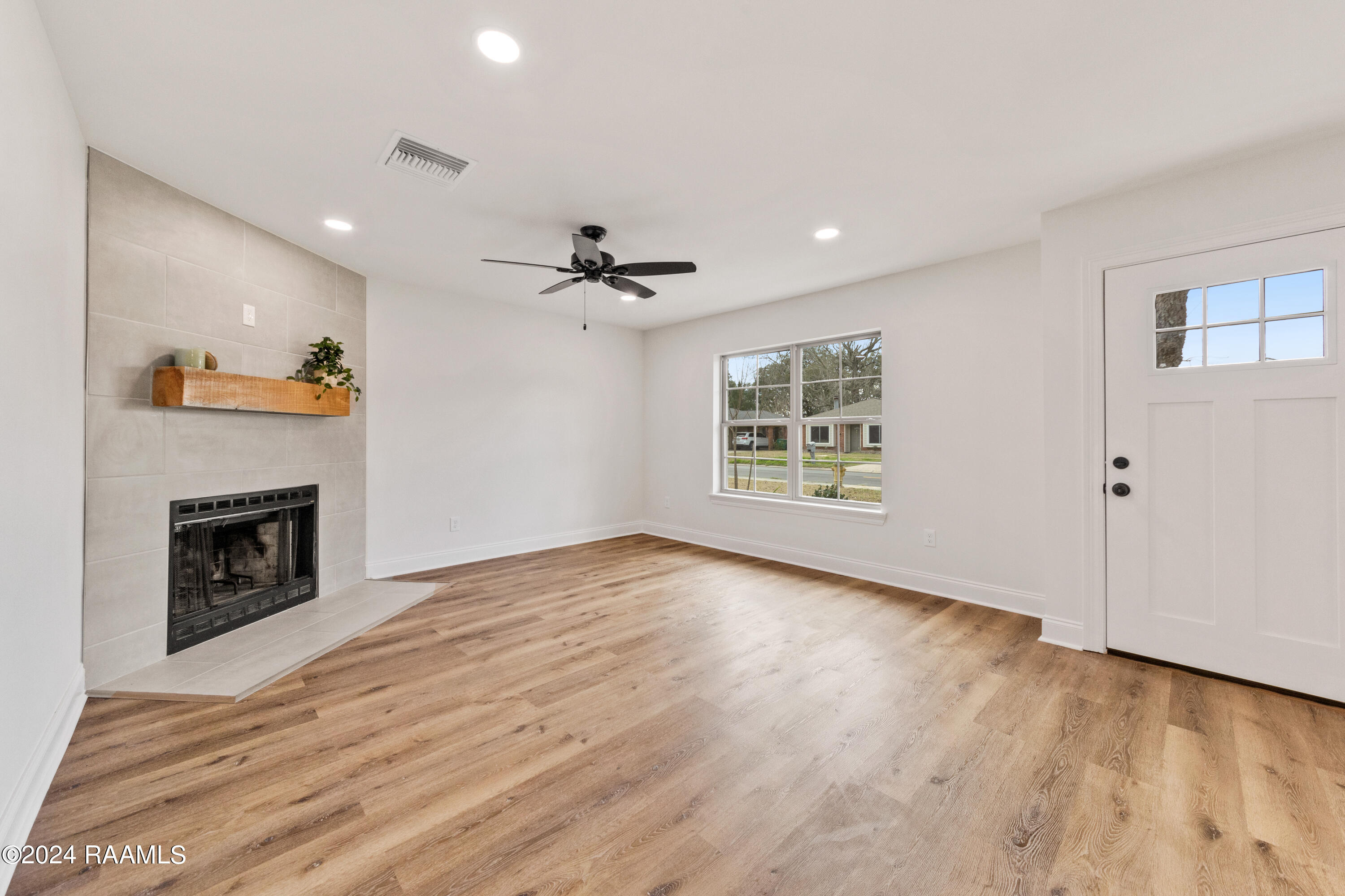 301 Rena Drive Lafayette, LA 70503 - Photo 4 of 29 301Rena-10