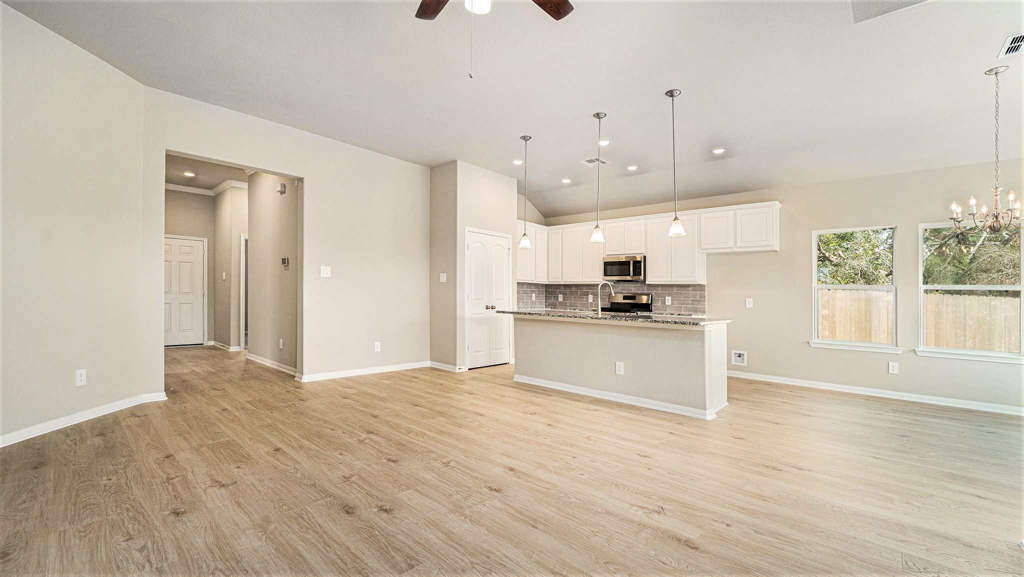 855 Waukegan Road Conroe, TX 77306 - Photo 5 of 28