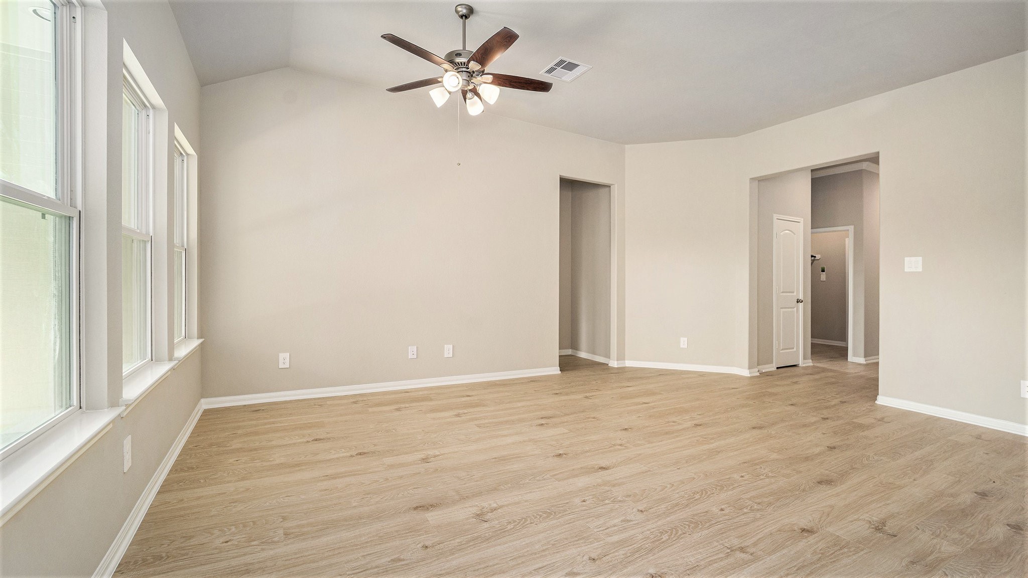 855 Waukegan Road Conroe, TX 77306 - Photo 6 of 28