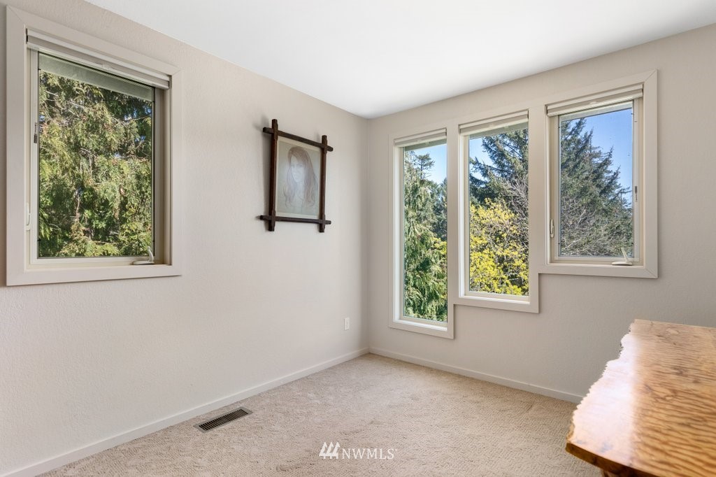 2185 West Beach Road Oak Harbor, WA 98277 - Photo 24 of 35 Gallery Image 24