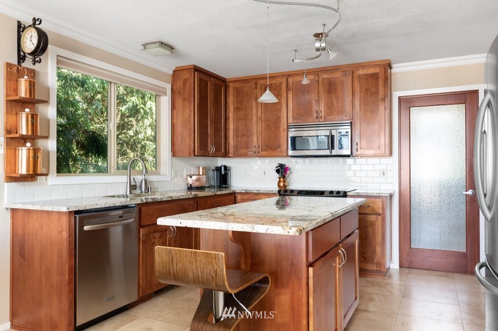2185 West Beach Road Oak Harbor, WA 98277 - Photo 8 of 35 Gallery Image 8