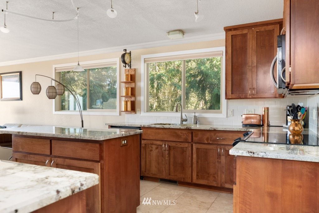 2185 West Beach Road Oak Harbor, WA 98277 - Photo 9 of 35 Gallery Image 9