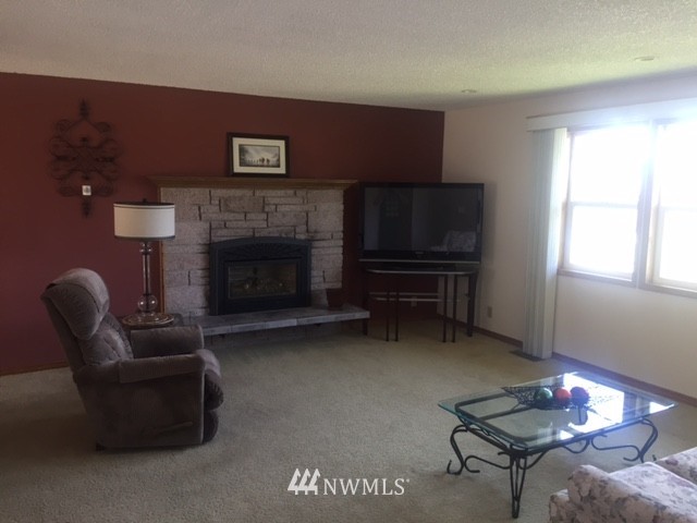 12666 Southeast 161st Street Renton, WA 98058 - Photo 5 of 15 Gallery Image 5