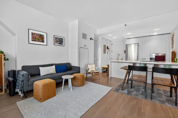 $885,000 | 5-19 Borden Avenue, Unit 2C | Long Island City