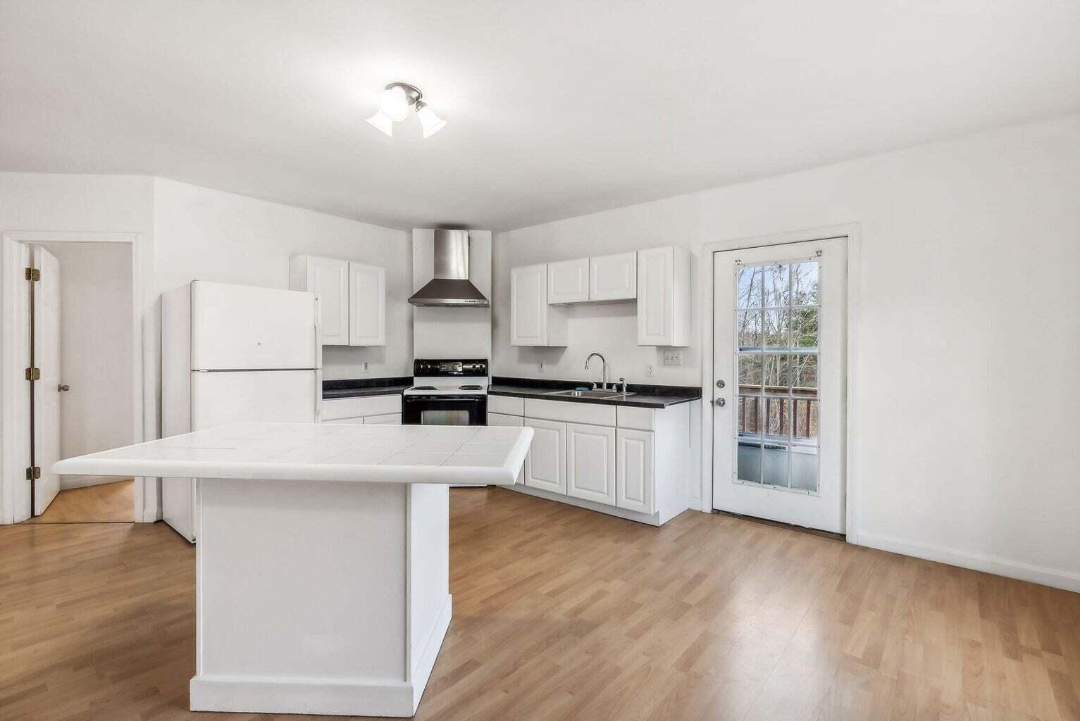 24 Memory Lane Arundel, ME 04046 - Photo 11 of 25 20241107192654098475000000-o