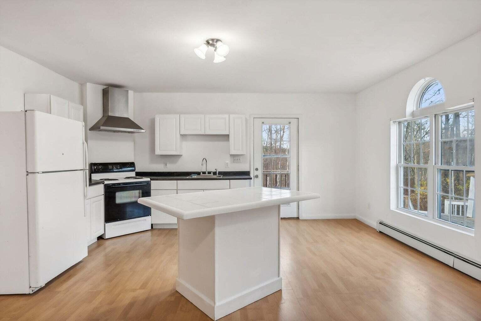 24 Memory Lane Arundel, ME 04046 - Photo 12 of 25 20241107192652002722000000-o