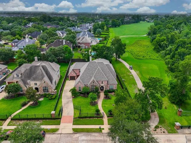 $895,000 | 10 Waters Lake Boulevard, Missouri City, TX 77459