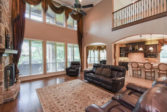 $895,000 | 10 Waters Lake Boulevard, Missouri City, TX 77459