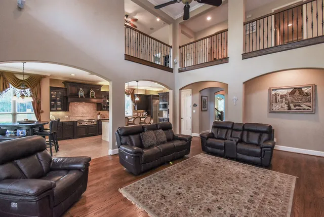 $895,000 | 10 Waters Lake Boulevard, Missouri City, TX 77459