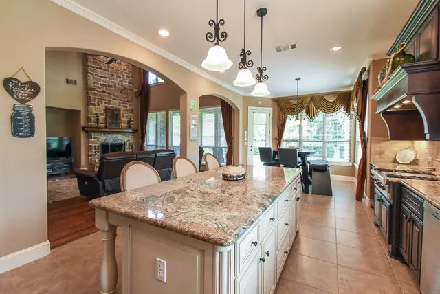 $895,000 | 10 Waters Lake Boulevard, Missouri City, TX 77459