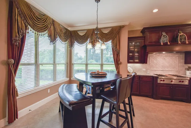 $895,000 | 10 Waters Lake Boulevard, Missouri City, TX 77459