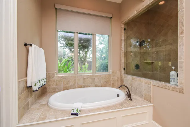 $895,000 | 10 Waters Lake Boulevard, Missouri City, TX 77459