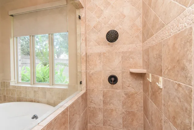 $895,000 | 10 Waters Lake Boulevard, Missouri City, TX 77459