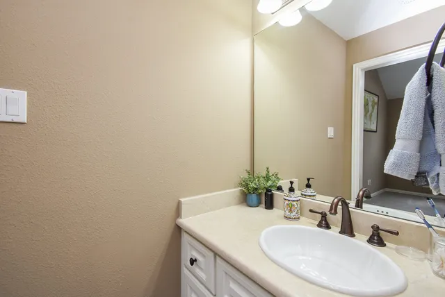 $895,000 | 10 Waters Lake Boulevard, Missouri City, TX 77459