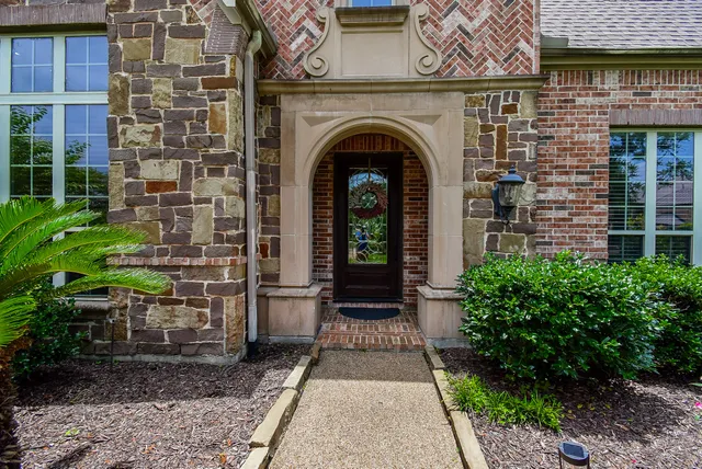 $895,000 | 10 Waters Lake Boulevard, Missouri City, TX 77459