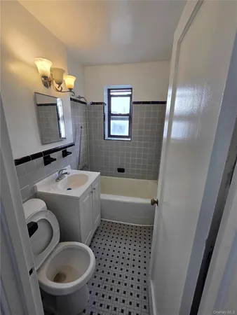 $135,000 | 1 Fisher Drive, Unit 307, Mount Vernon, NY 10552