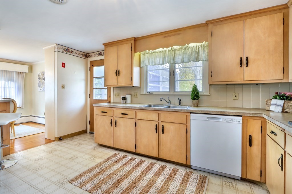 19 Magnolia Road Melrose, MA 02176 - Photo 10 of 33 Gallery Image 10