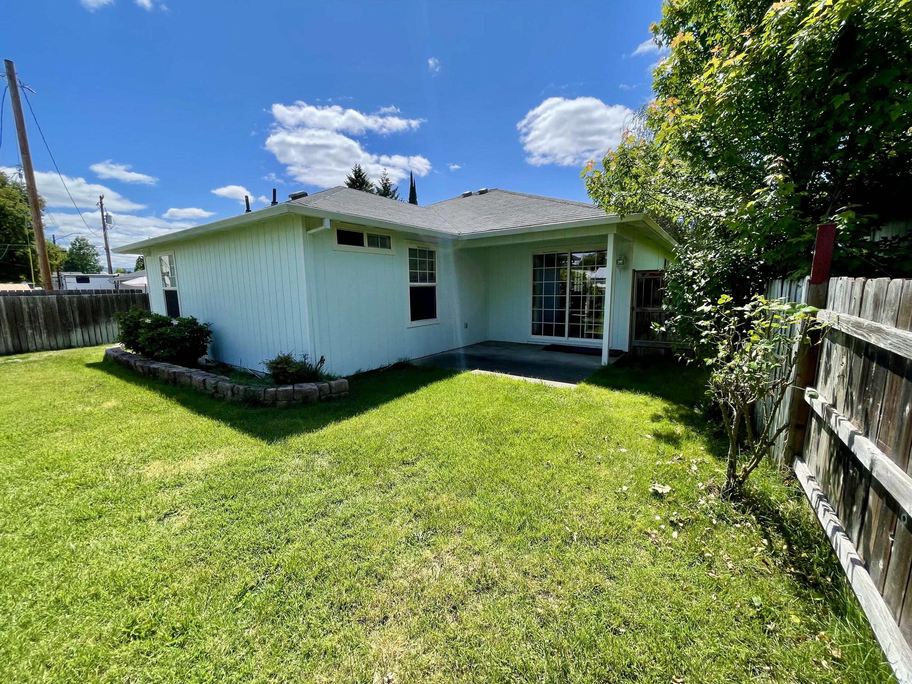 519 Mace Road Medford, OR 97501 - Photo 13 of 15 IMG_1789