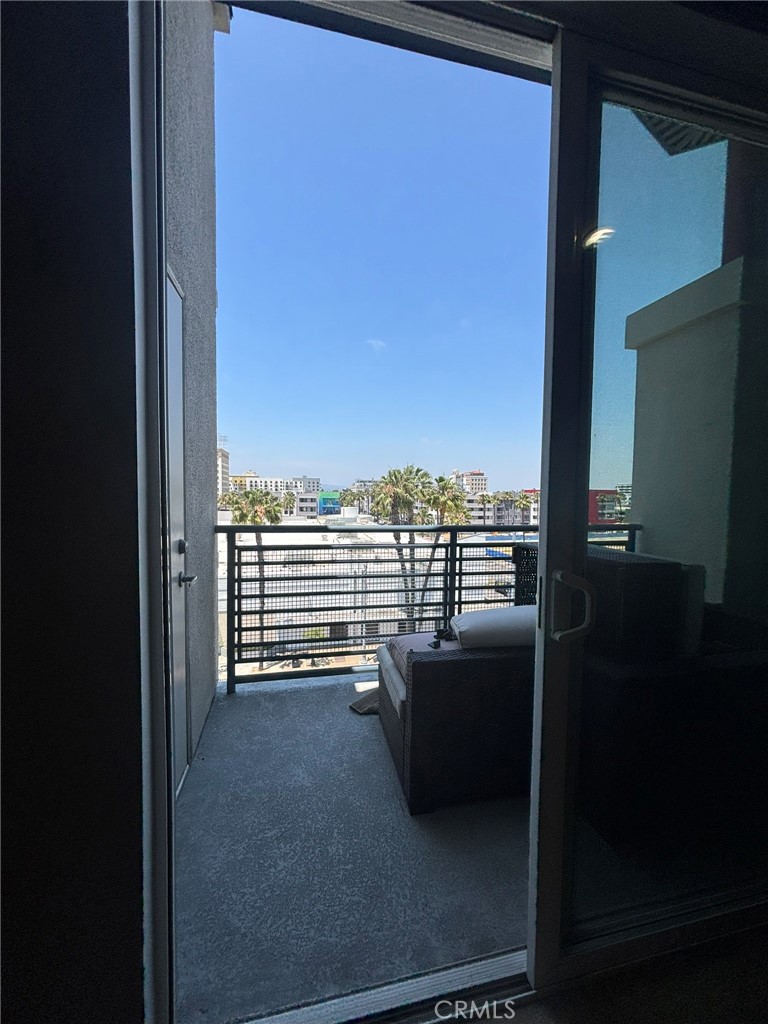 300 East 4th Street, Unit 422 Long Beach, CA 90802 - Photo 14 of 37