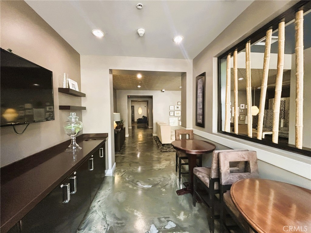 300 East 4th Street, Unit 422 Long Beach, CA 90802 - Photo 15 of 37 Coffee nook main lobby...