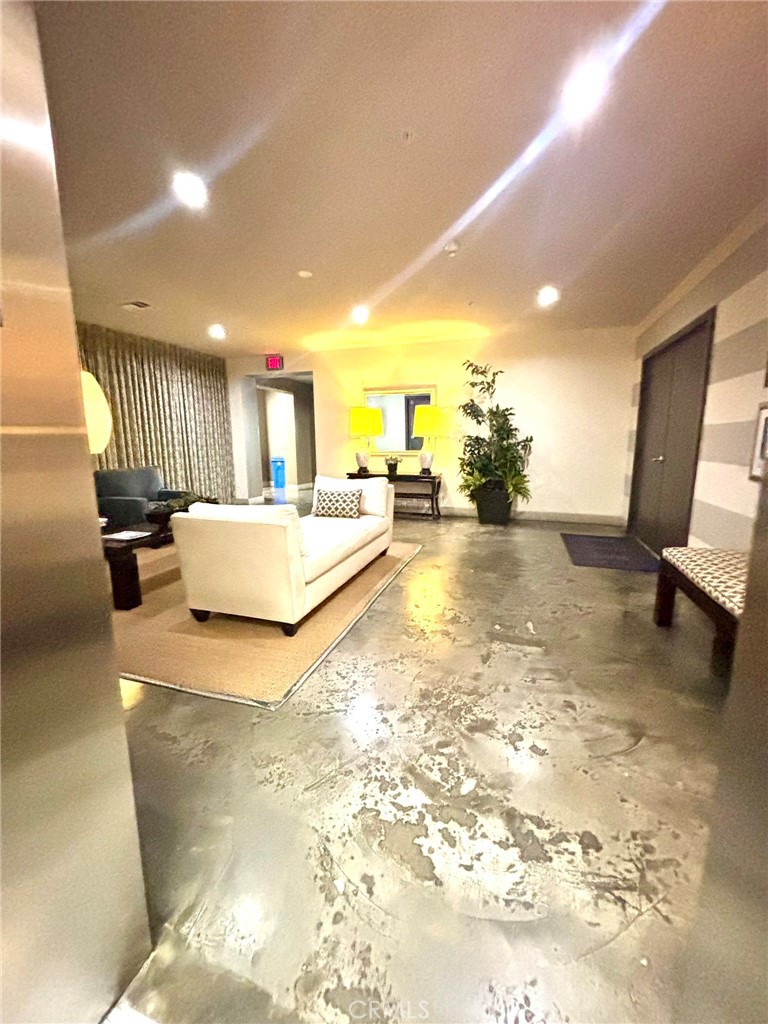 300 East 4th Street, Unit 422 Long Beach, CA 90802 - Photo 17 of 37 Main lobby...