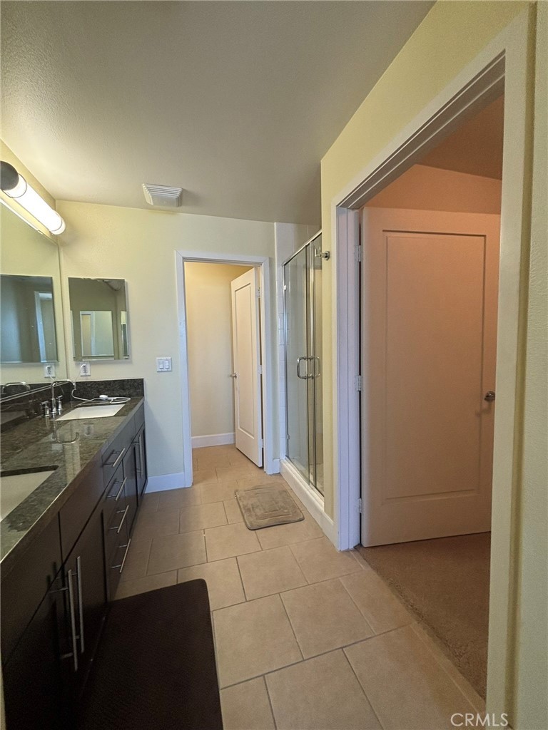 300 East 4th Street, Unit 422 Long Beach, CA 90802 - Photo 32 of 37 Master bathroom...