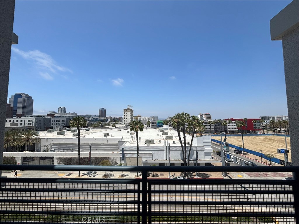 300 East 4th Street, Unit 422 Long Beach, CA 90802 - Photo 5 of 37 Top floor views.....