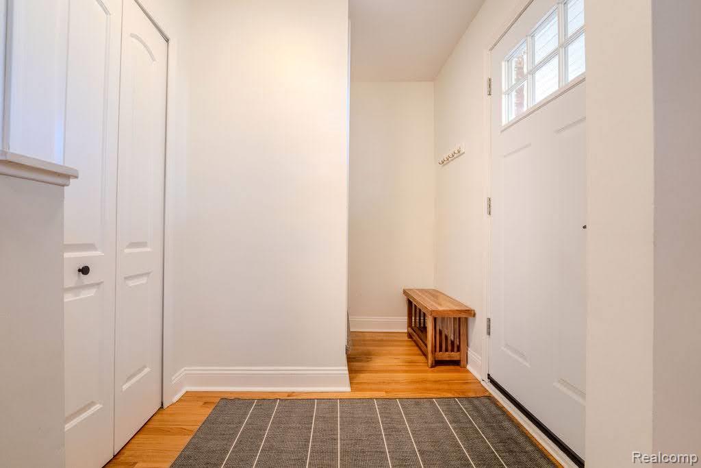 1627 Columbia Road Berkley, MI 48072 - Photo 4 of 33 DSC09372-HDR.jpg