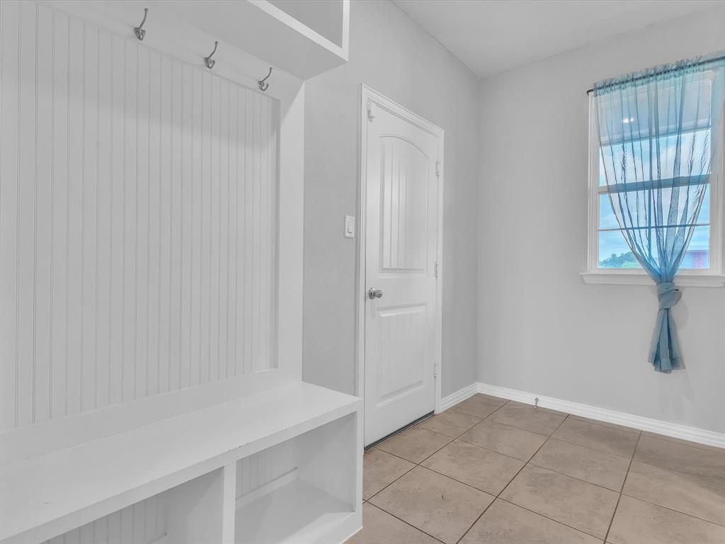 1013 Northern Oaks Court Springtown, TX 76082 - Photo 15 of 25