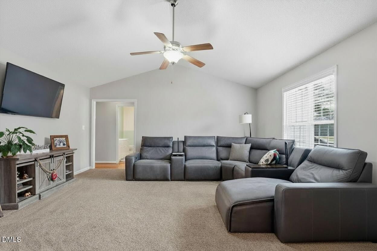 313 South Meadow Road Raleigh, NC 27603 - Photo 4 of 31 Firefly_Gemini Flash_Remove Christmas de