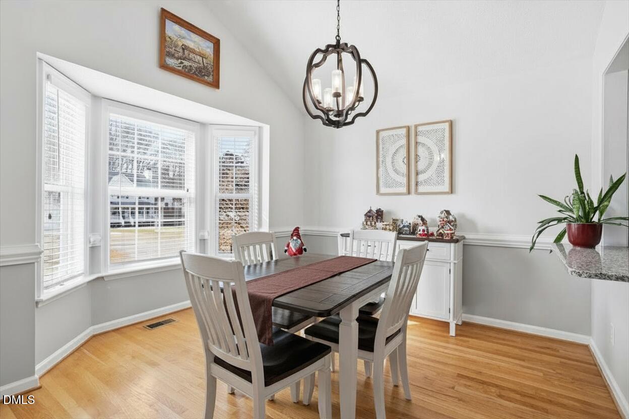 313 South Meadow Road Raleigh, NC 27603 - Photo 6 of 31 Firefly_Gemini Flash_Remove Christmas de