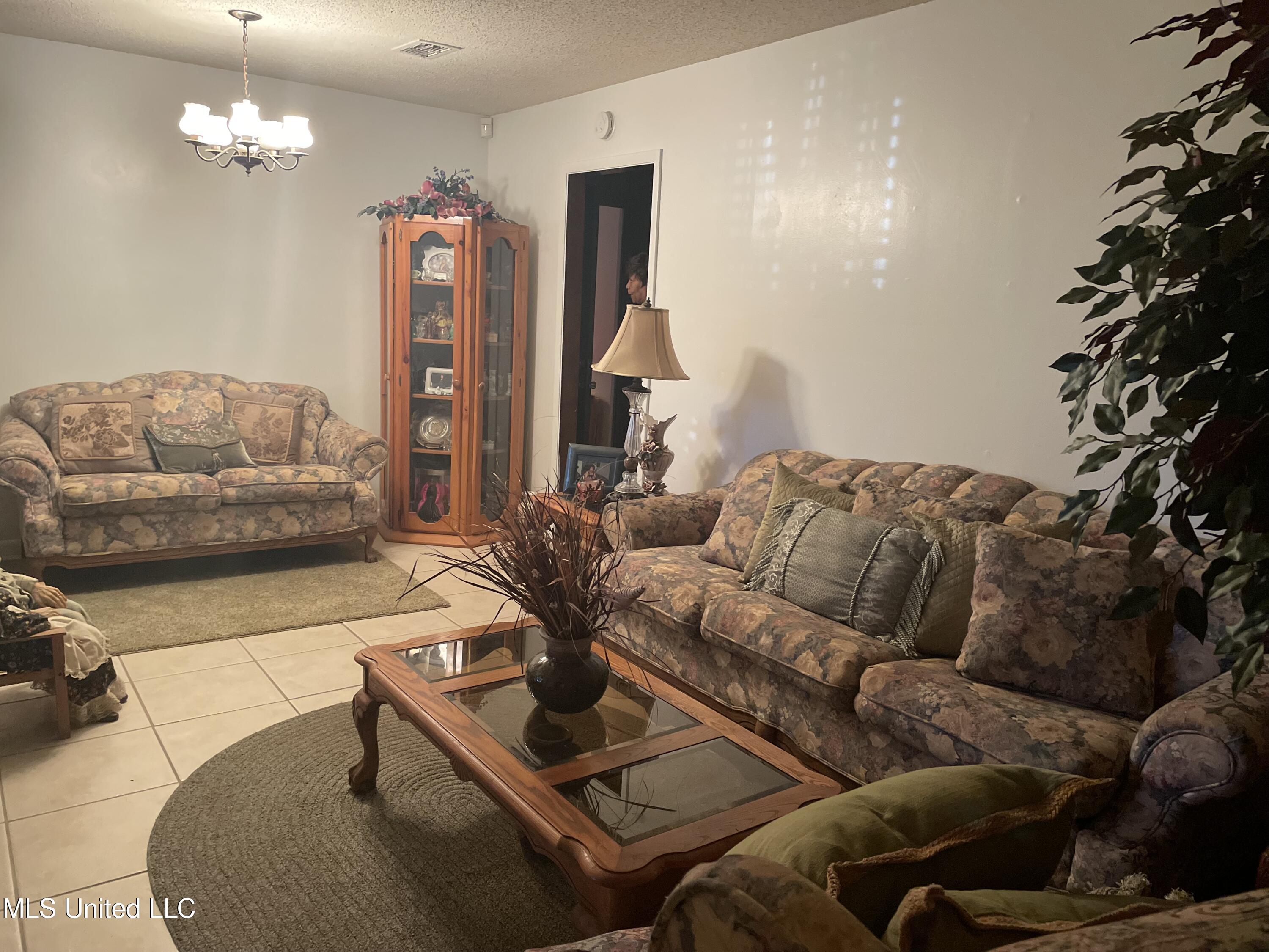 450 Annette Lane D'Iberville, MS 39540 - Photo 2 of 6 IMG_7755