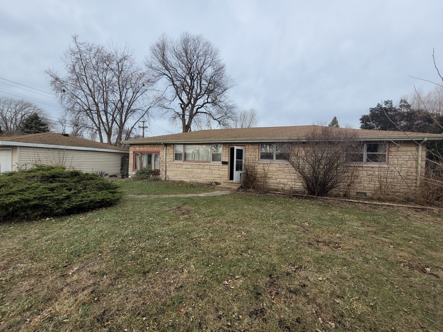14340 Kostner Avenue Midlothian, IL 60445 - Photo 1 of 15 a view of a house with a yard