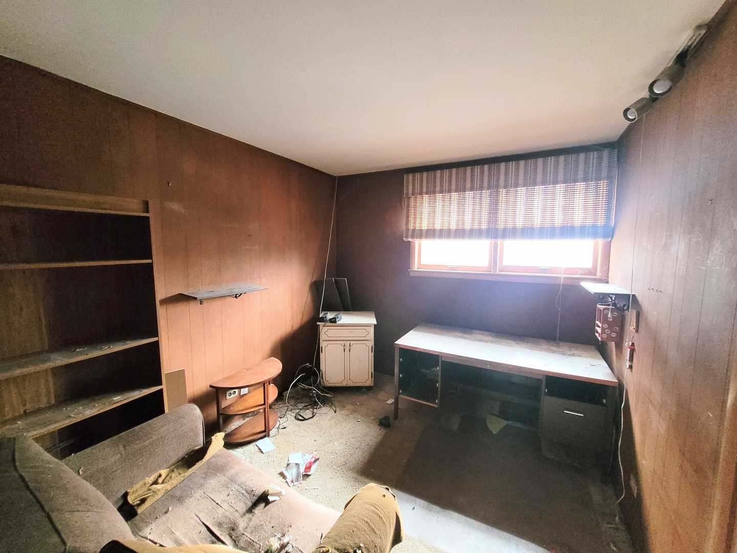 14340 Kostner Avenue Midlothian, IL 60445 - Photo 11 of 15 a room with furniture and a window