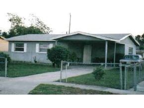 809815 Poplar Melbourne, FL 32901 - Photo 4 of 5 a black and white house with a yard