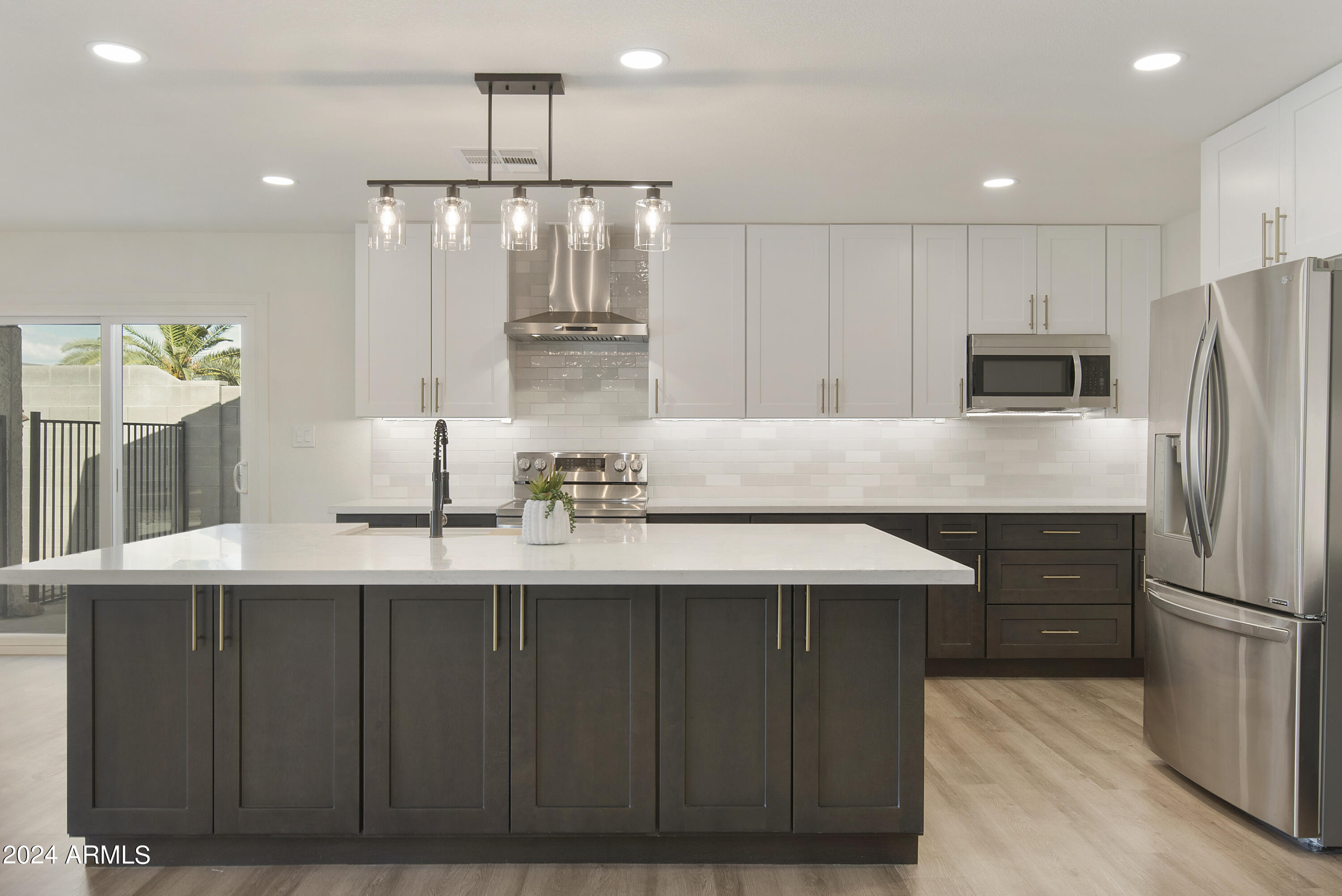 3968 West Hearn Road Phoenix, AZ 85053 - Photo 12 of 39 3968 W HEARN RD, Phoenix - Kitchen