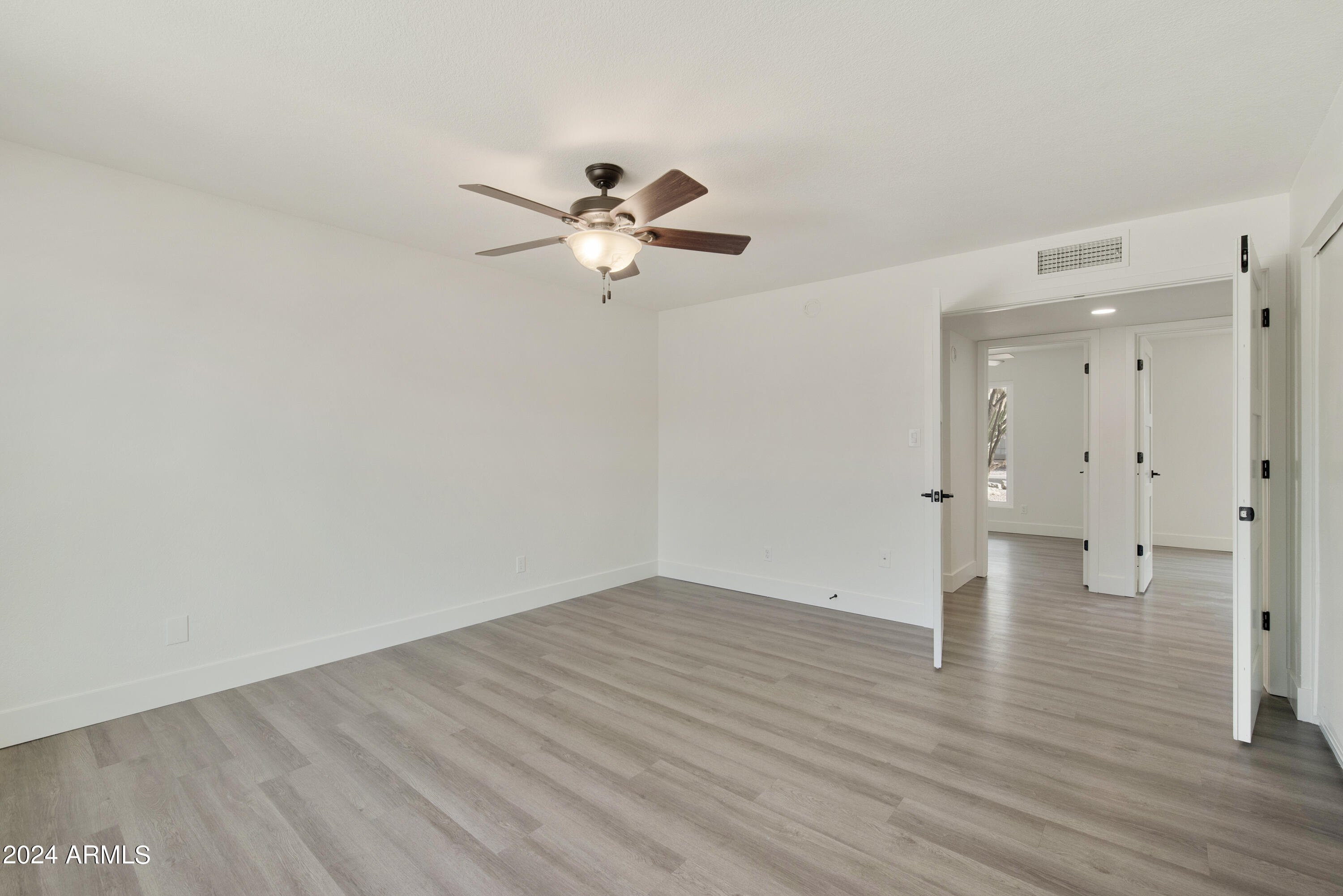 3968 West Hearn Road Phoenix, AZ 85053 - Photo 17 of 39 3968 W HEARN RD, Phoenix - Primary Bed