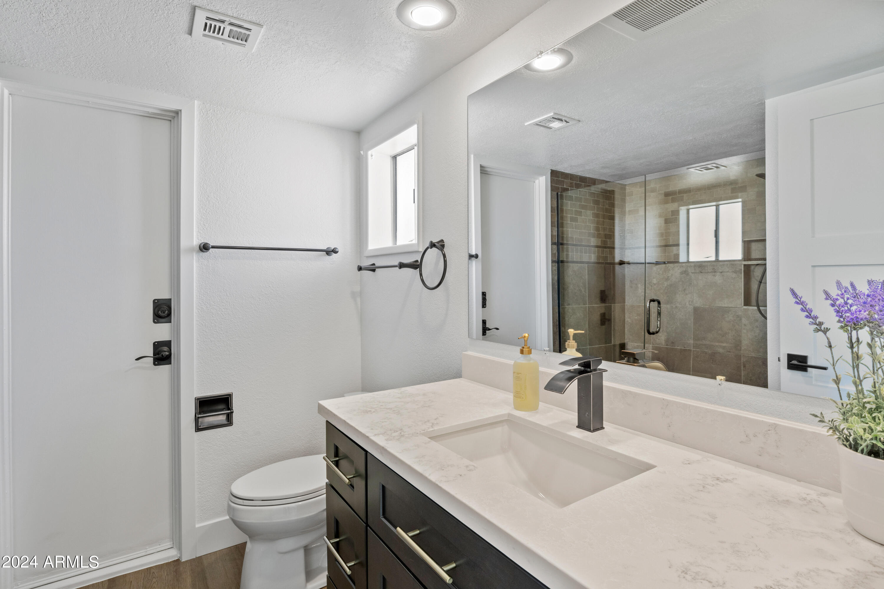 3968 West Hearn Road Phoenix, AZ 85053 - Photo 21 of 39 3968 W Hearn Rd-017