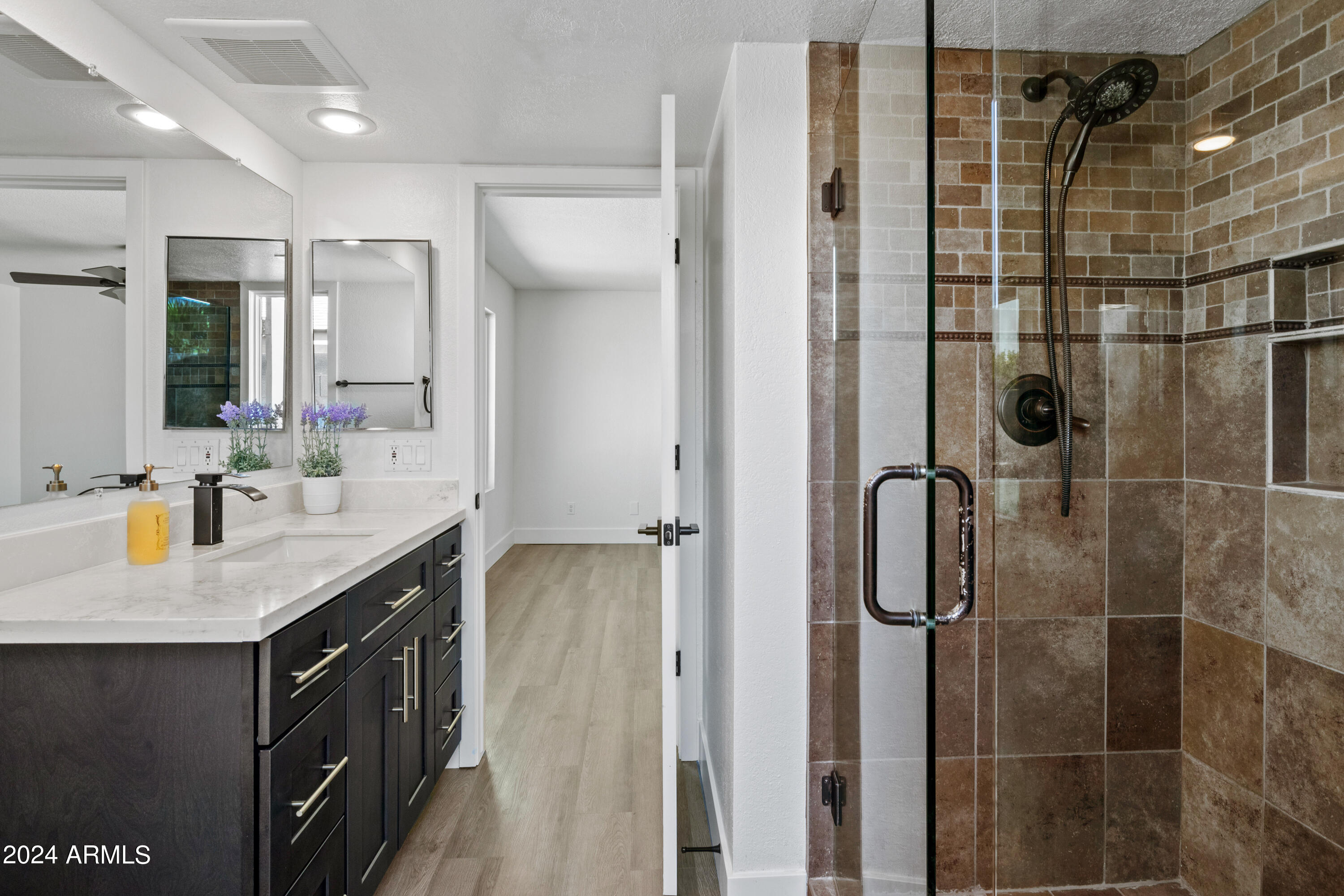 3968 West Hearn Road Phoenix, AZ 85053 - Photo 22 of 39 3968 W Hearn Rd-018