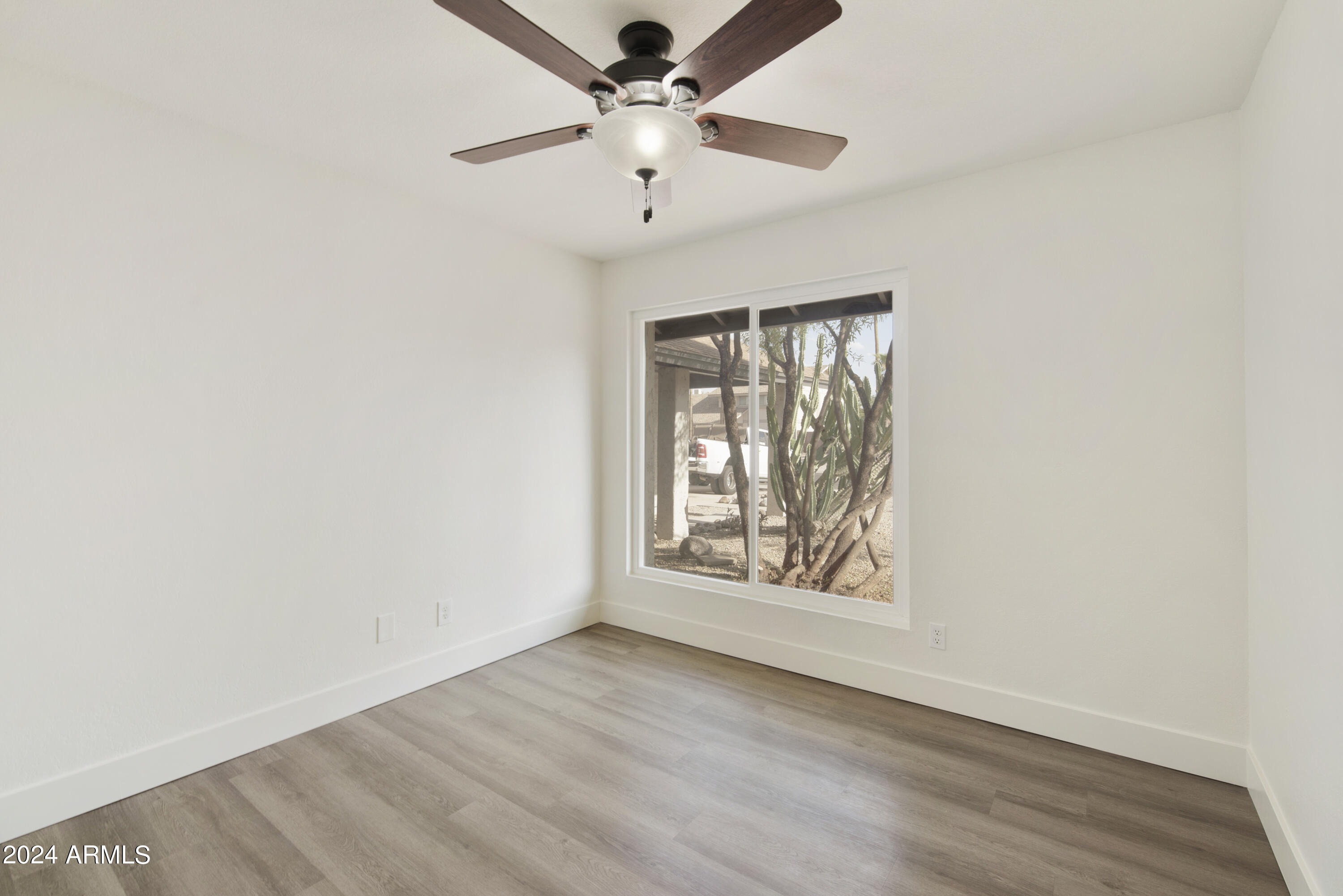 3968 West Hearn Road Phoenix, AZ 85053 - Photo 23 of 39 3968 W HEARN RD, Phoenix - Bedroom