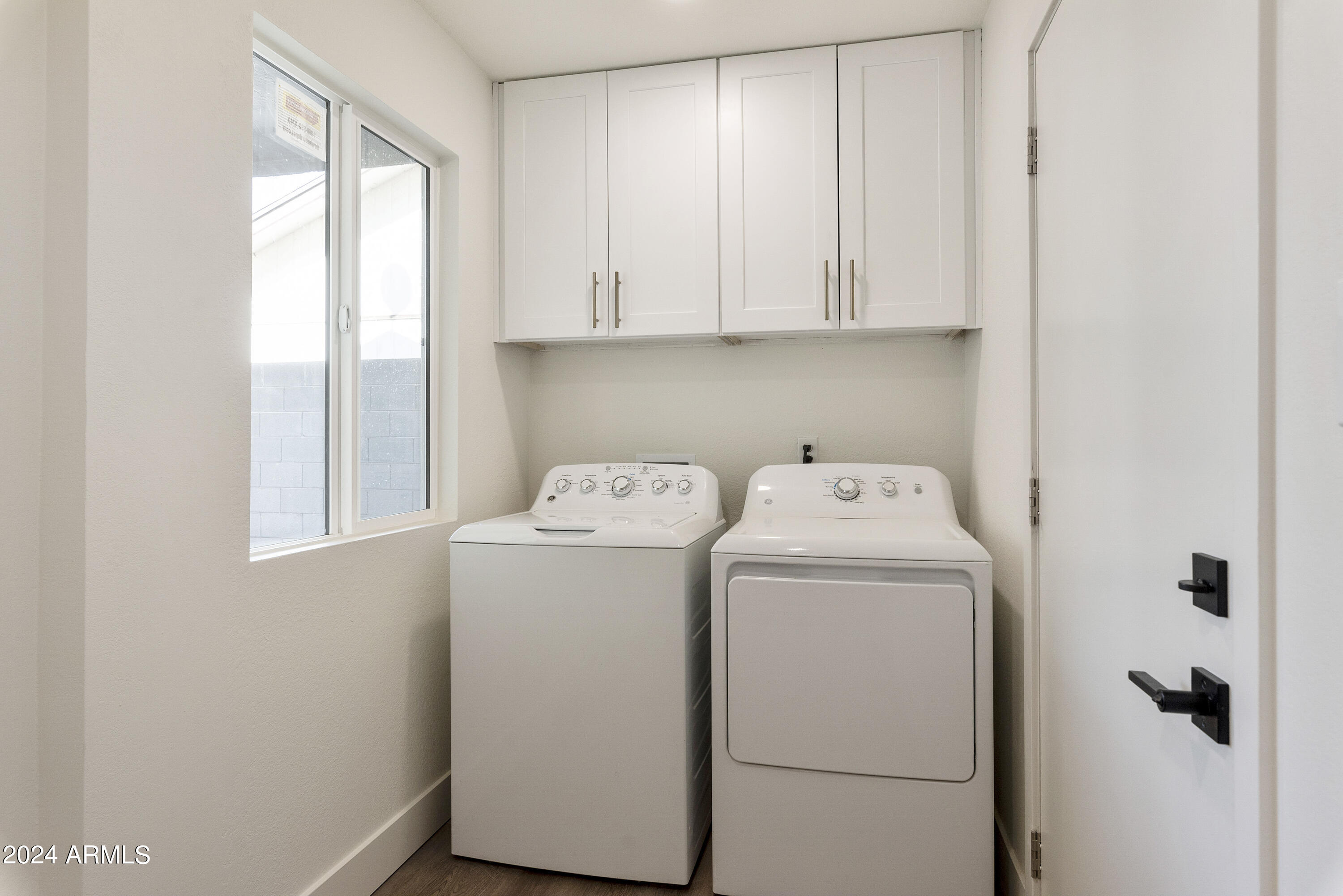 3968 West Hearn Road Phoenix, AZ 85053 - Photo 28 of 39 3968 W HEARN RD, Phoenix - Laundry