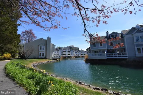 $385,000 | 3375 Lakeside View Drive, Unit 191, Falls Church, VA 22041