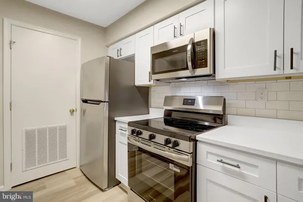 $385,000 | 3375 Lakeside View Drive, Unit 191, Falls Church, VA 22041