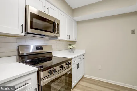 $385,000 | 3375 Lakeside View Drive, Unit 191, Falls Church, VA 22041
