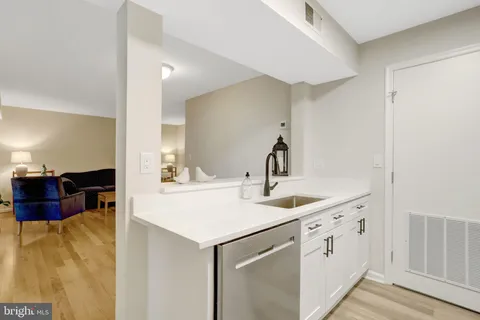 $385,000 | 3375 Lakeside View Drive, Unit 191, Falls Church, VA 22041