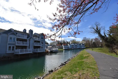 $385,000 | 3375 Lakeside View Drive, Unit 191, Falls Church, VA 22041