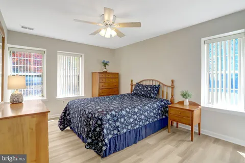 $385,000 | 3375 Lakeside View Drive, Unit 191, Falls Church, VA 22041
