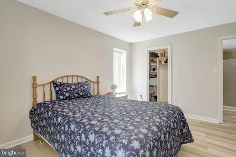 $385,000 | 3375 Lakeside View Drive, Unit 191, Falls Church, VA 22041