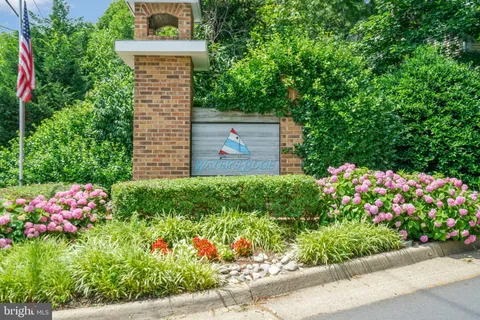 $385,000 | 3375 Lakeside View Drive, Unit 191, Falls Church, VA 22041